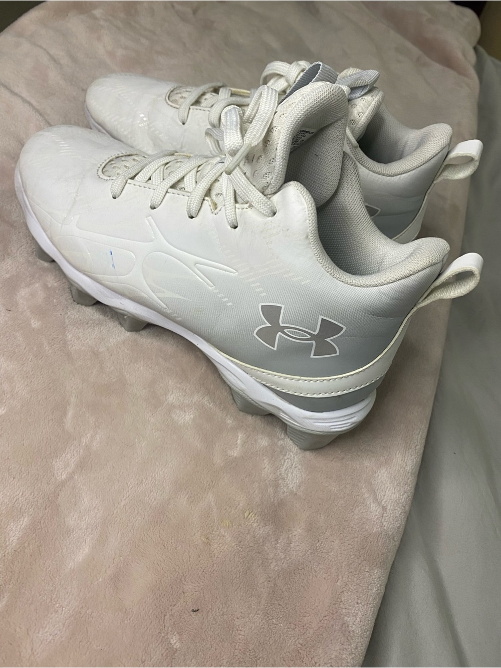 Under Armor Boy's White Soccer/Football Cleats Size 5Y